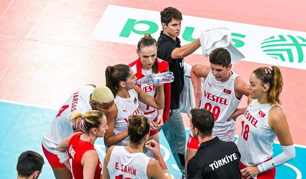 奥地利客场获胜,波兰队难挽颓势的简单介绍 奥地利客场获胜,波兰队难挽颓势的简单介绍