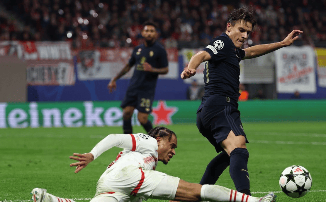 尤文图斯憾负多特,获得小组赛第一 尤文图斯憾负多特,获得小组赛第一