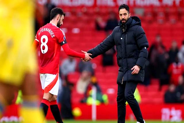 曼联门将出色扑救,帮助球队逆转胜利 曼联门将出色扑救,帮助球队逆转胜利