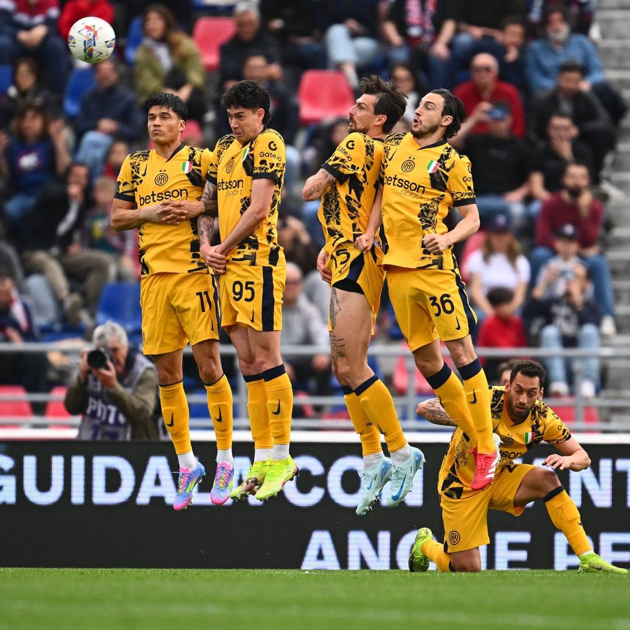 国米客场大胜,连续保持不败纪录 国米客场大胜,连续保持不败纪录