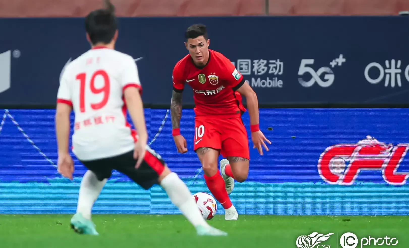 亚冠淘汰赛战火点燃,球队备战保持紧张 亚冠淘汰赛战火点燃,球队备战保持紧张