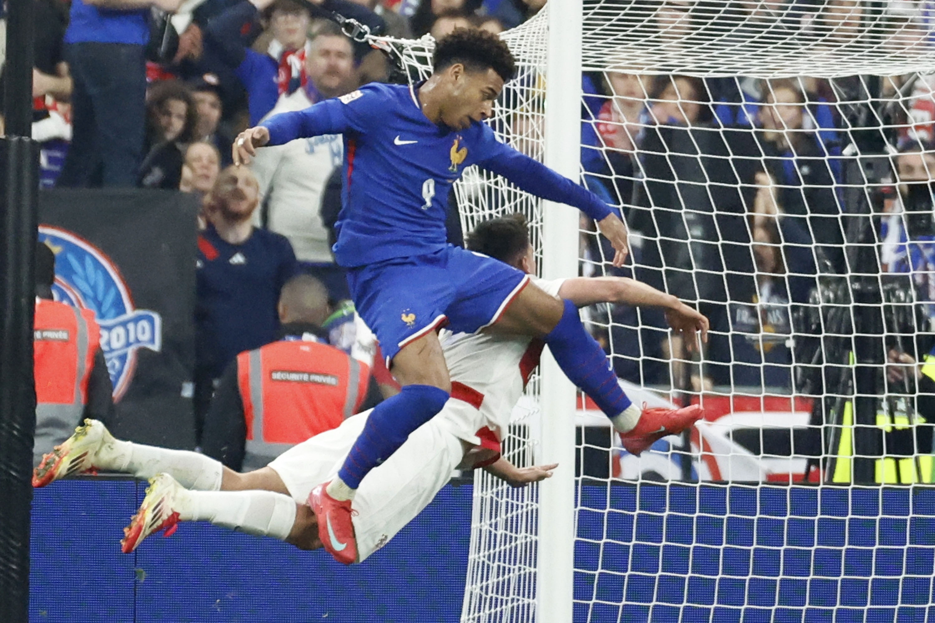 欧国联半决赛混战已开始,实力均衡场面火爆 欧国联半决赛混战已开始,实力均衡场面火爆