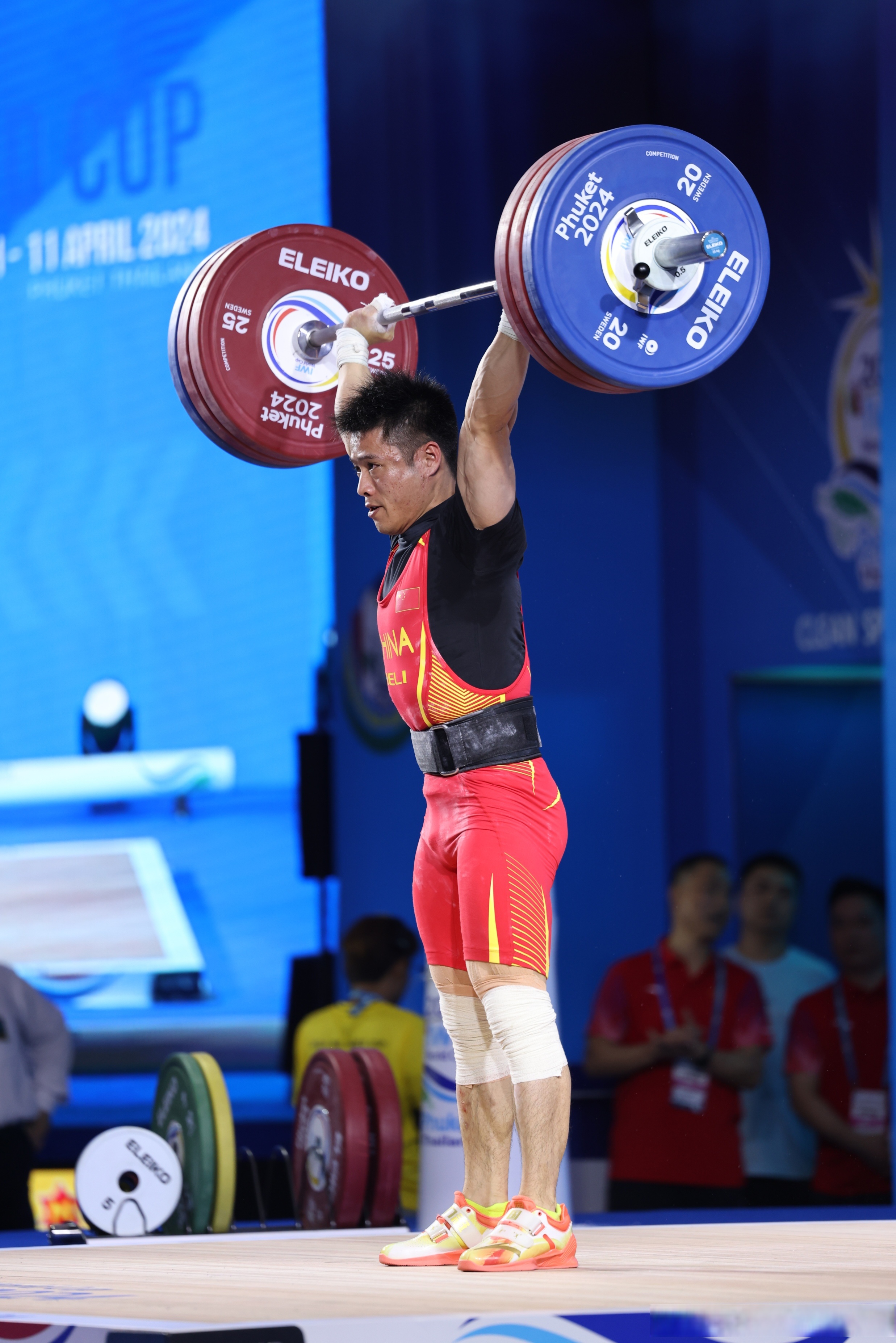 泰国运动员在举重比赛中实现突破 泰国运动员在举重比赛中实现突破