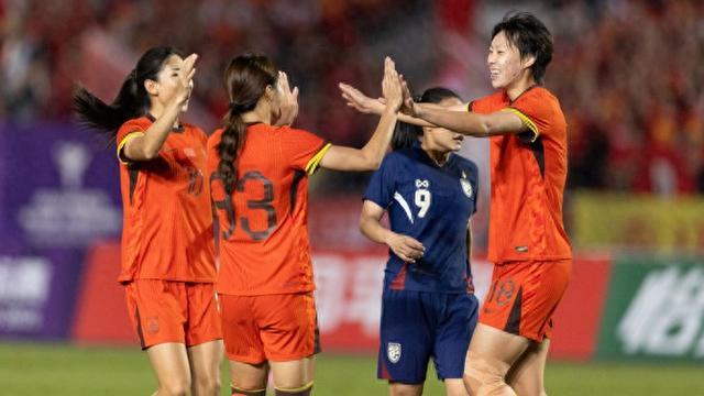 美国女足队员实力强劲,备战瞄准冠军! 美国女足队员实力强劲,备战瞄准冠军!