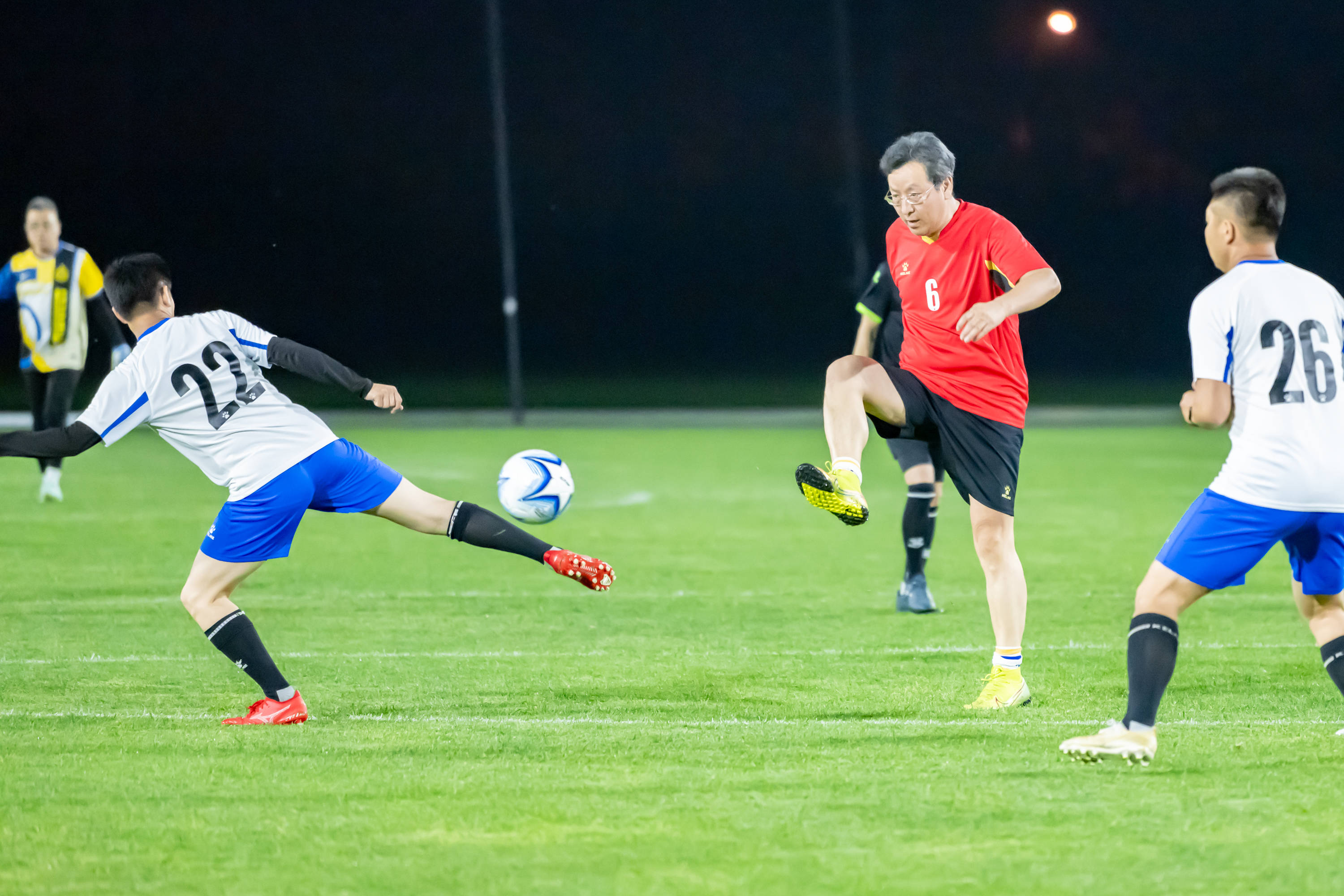 PG电子官网-足球比赛中的精彩瞬间令人震撼