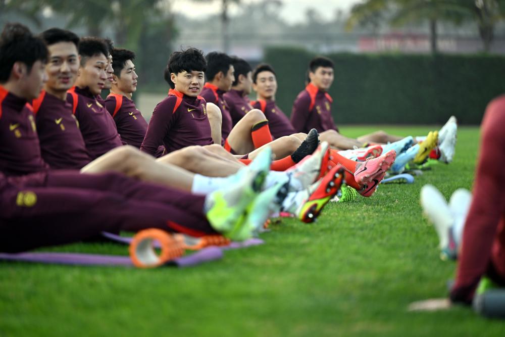 热血澎湃!足球赛场上引人入胜的对决 热血澎湃!足球赛场上引人入胜的对决