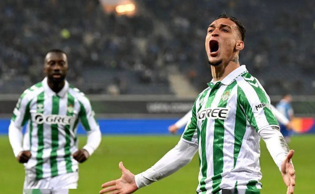 凭借出色发挥,球队拿下关键比赛 凭借出色发挥,球队拿下关键比赛