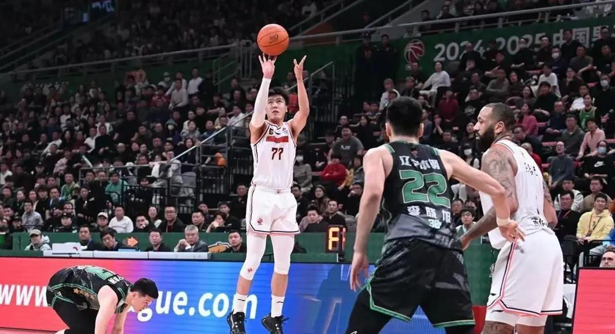 广东队再胜新疆男篮,继续保持不败之身 广东队再胜新疆男篮,继续保持不败之身