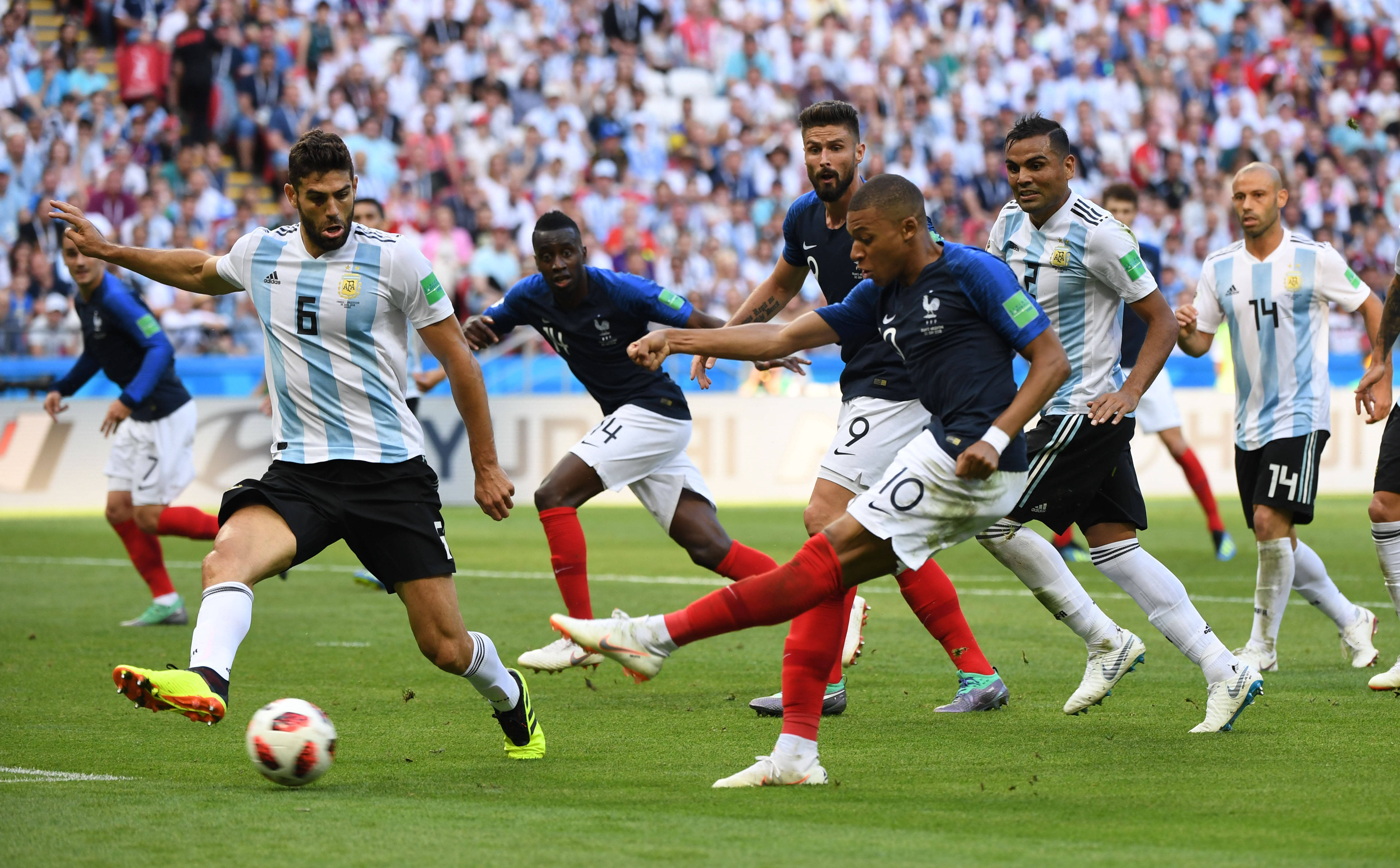 比利时备战欧锦赛,对决希腊 比利时备战欧锦赛,对决希腊