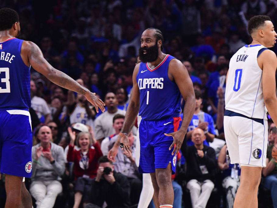 关于快船外线连中三分球,轻取比赛取得胜利的信息 关于快船外线连中三分球,轻取比赛取得胜利的信息