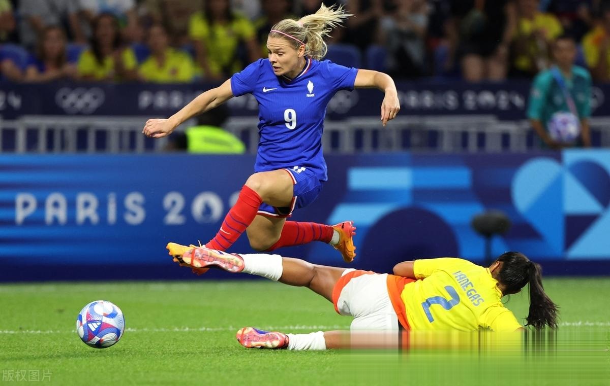 加拿大女足表现出色,成功晋级八强 加拿大女足表现出色,成功晋级八强