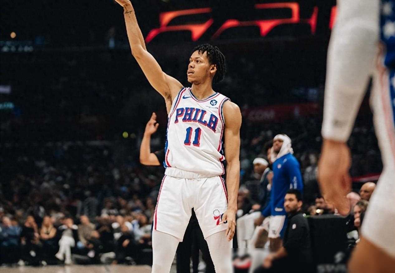 PG电子官网入口-恩比德强势篮板，率人队取得胜利