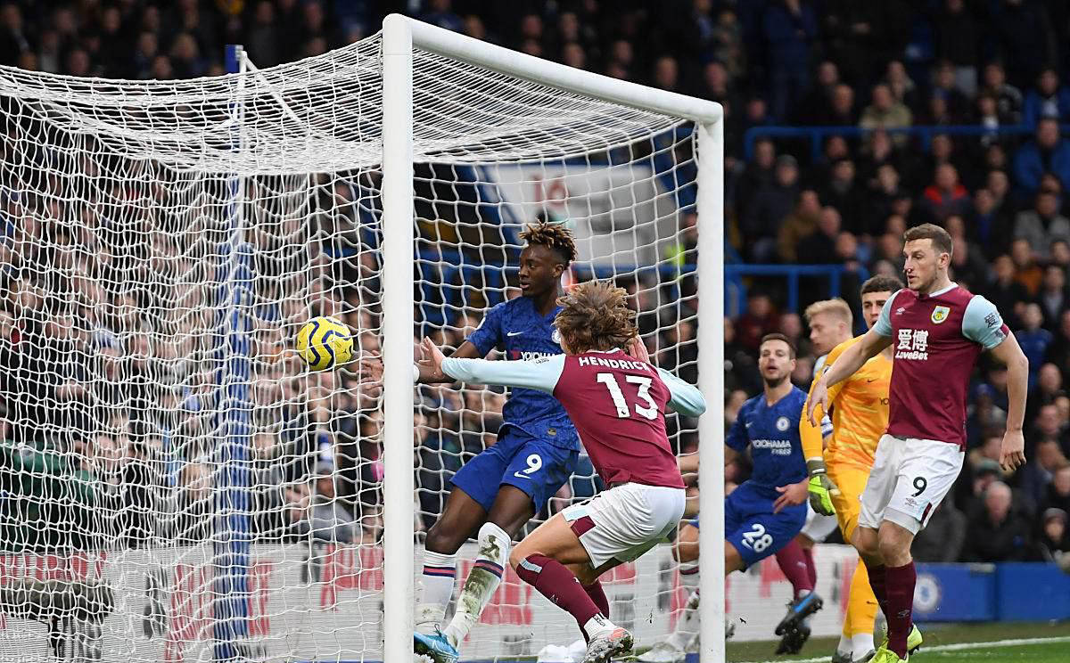 曼联客场逼平对手,难言满意 曼联客场逼平对手,难言满意