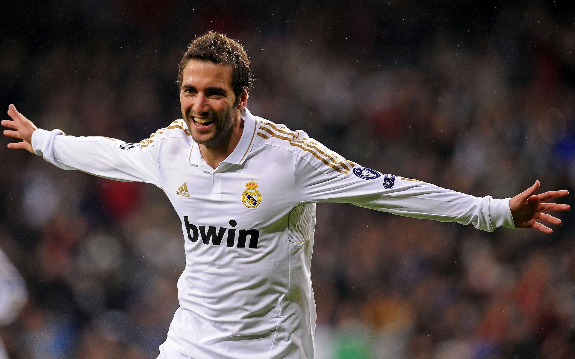 跨界战神！若日尼奥魔法定位球助巴拉圭一波流带走勒沃库森